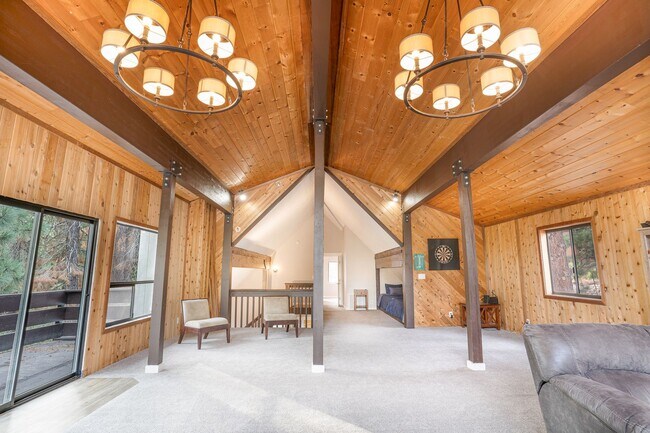 Building Photo - SKI LEASE:  Family Home with 1-Car Garage,...