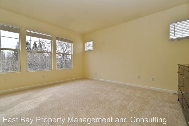 Building Photo - 3 br, 2.5 bath House - 3574 Fitzsimmons Cmn