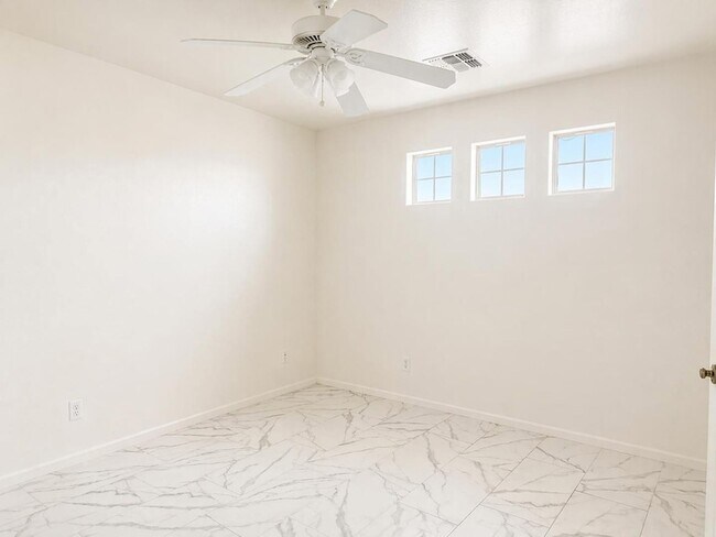 Building Photo - 8611 S 45th Glen