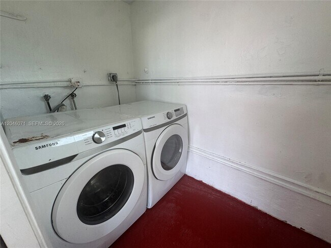 Building Photo - 3810 SW 89th Ave