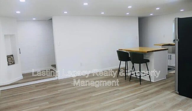 Building Photo - 275 Milling Rd