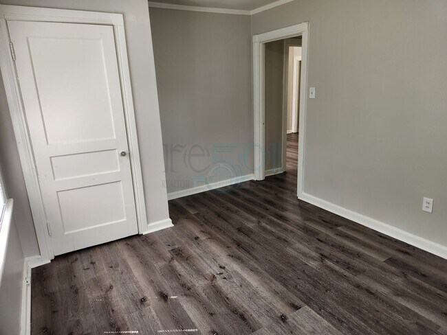 Building Photo - Riverdale Bungalo