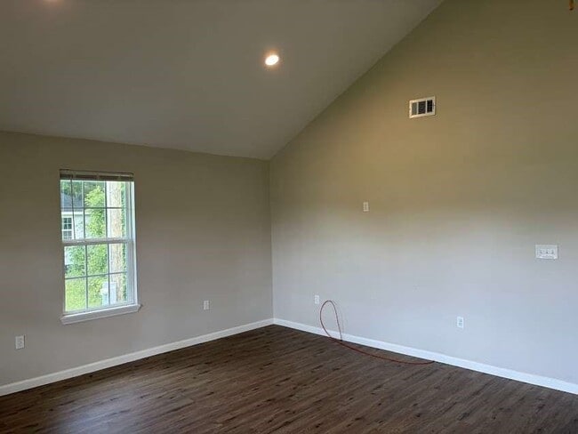 Building Photo - 132 Pine Ridge Dr