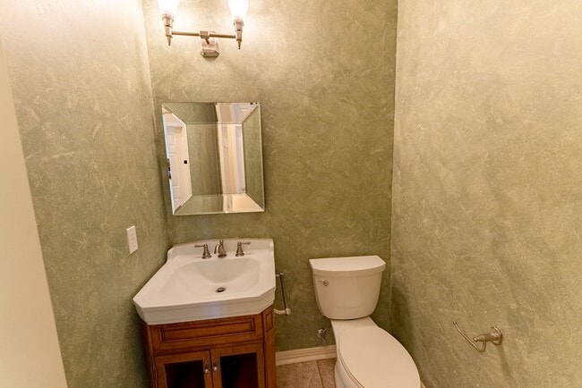 Building Photo - Spacious and stunning 4 bed 3.5 bath in Austin!!!