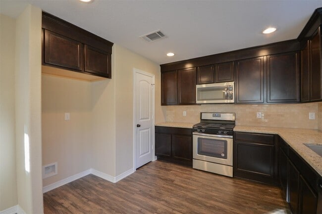 Building Photo - 3615 Kennington Ct