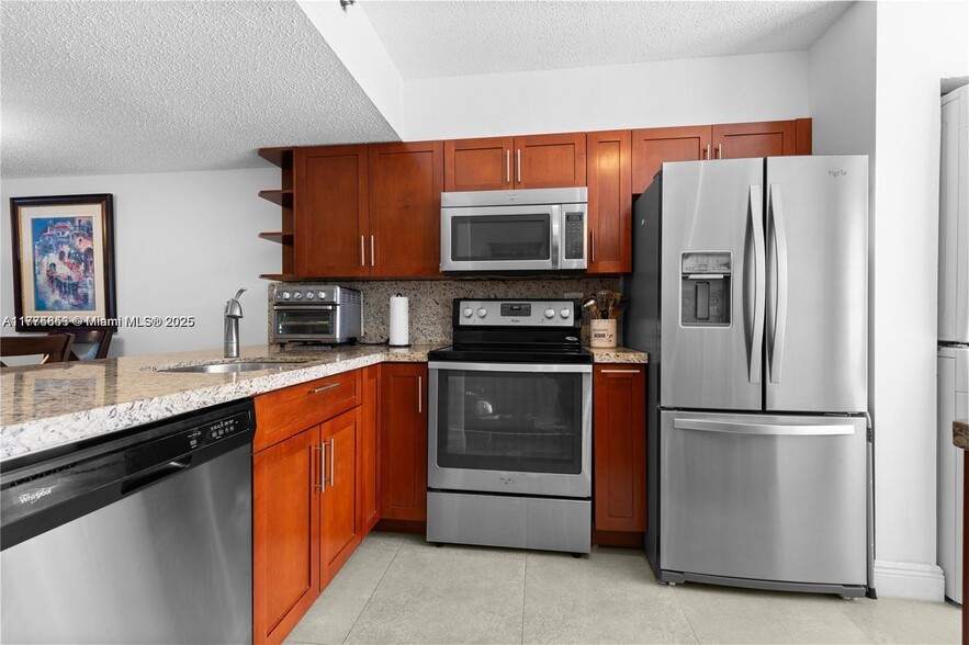 Primary Photo - 105 Riviera Cir
