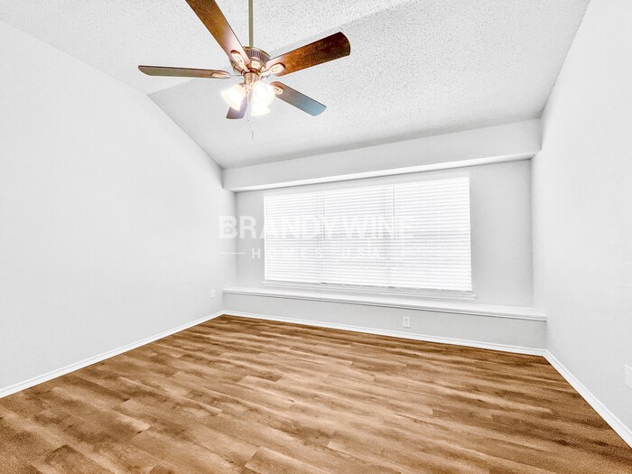 Building Photo - 3318 Lochwood Dr