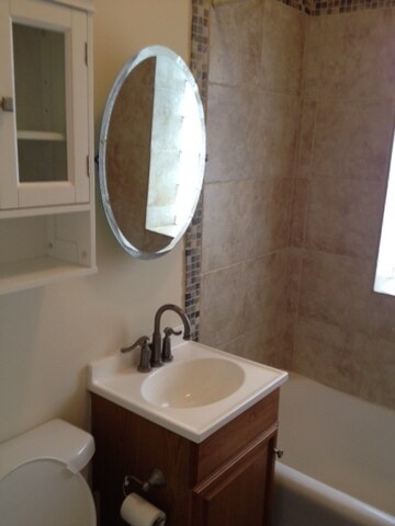 Building Photo - 2441 N Hamlin Ave