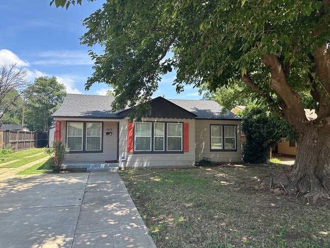 Primary Photo - 3418 30th St