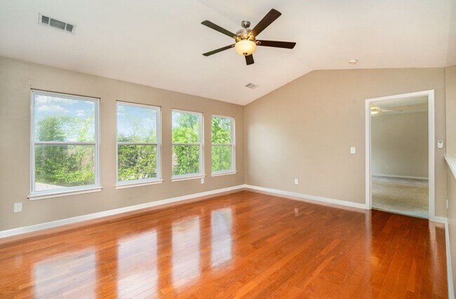 Building Photo - 4 bed/ 2.5 bath in Hermitage TN