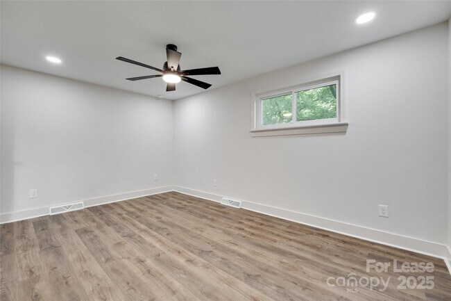 Building Photo - 3113 Monroe Way