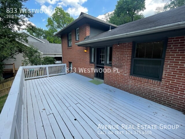 Building Photo - 833 Westwood Pl