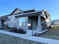 Building Photo - 502 SE Maple Dr