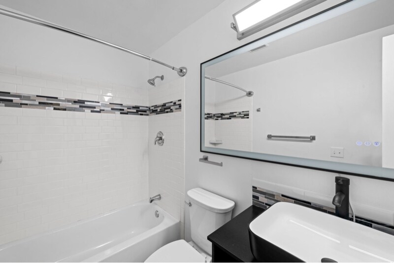 Building Photo - 14212 Leroy Ave