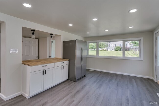 Building Photo - 29538 Maple St