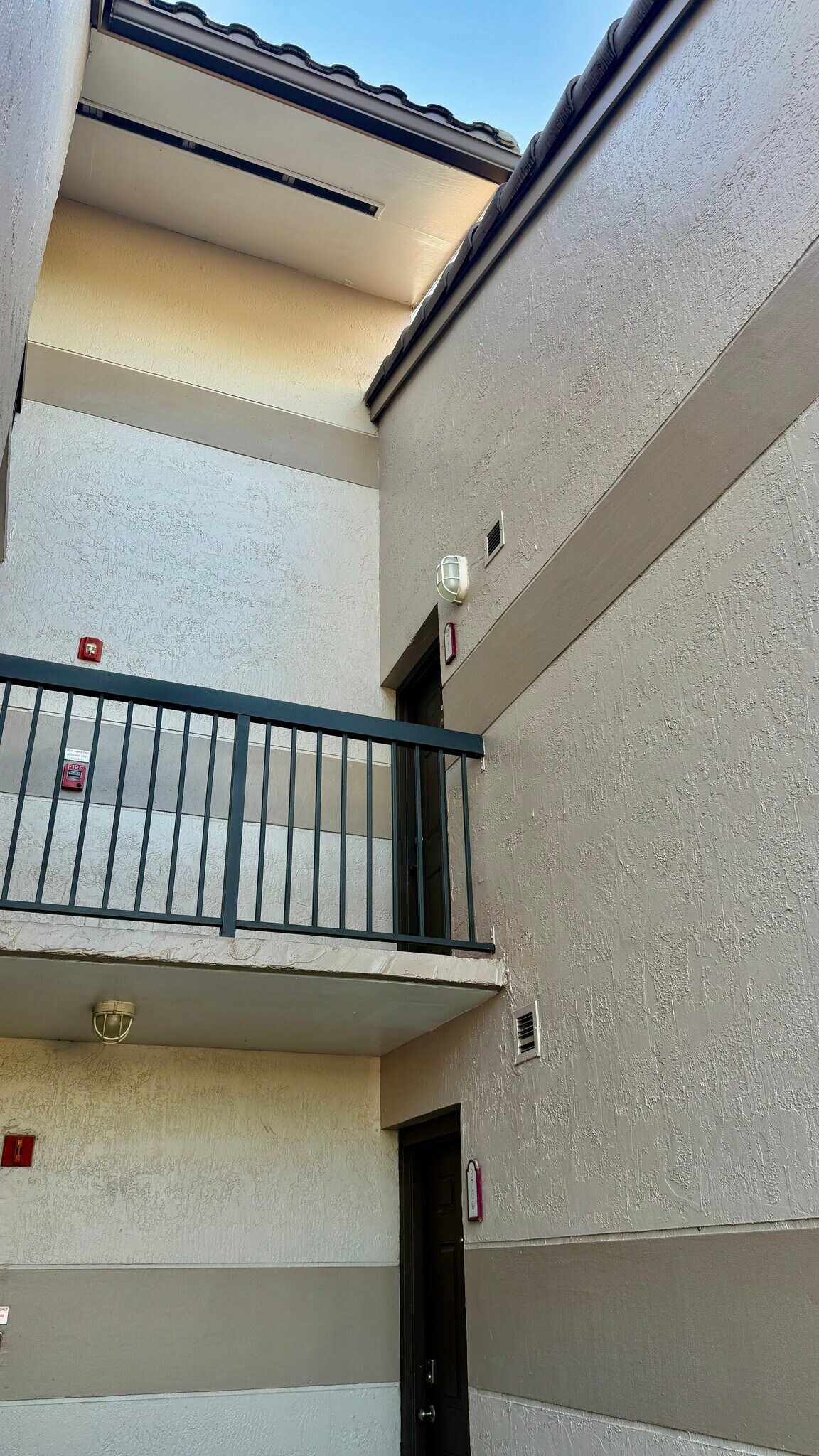 Building Photo - 9788 Nob Hill Ct