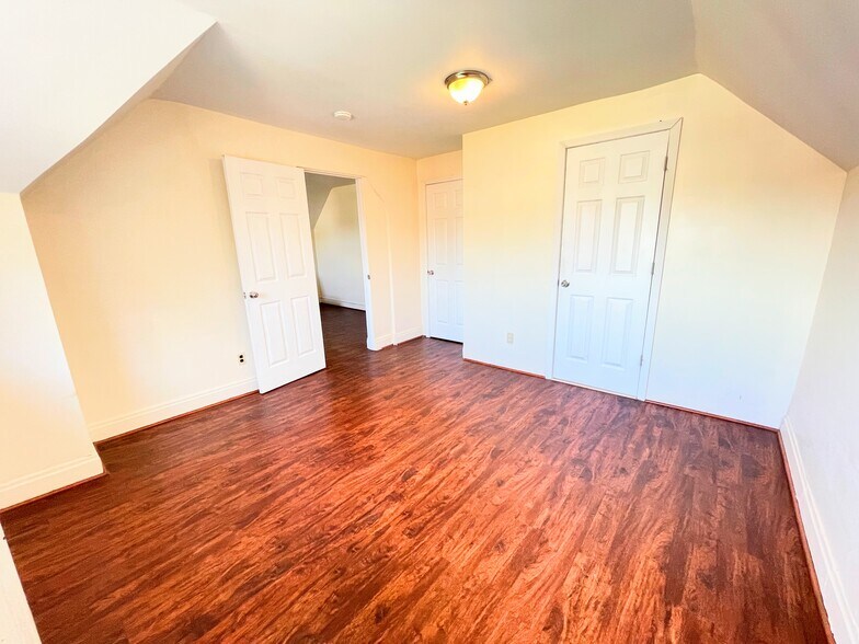 Building Photo - 5544 Baywood St