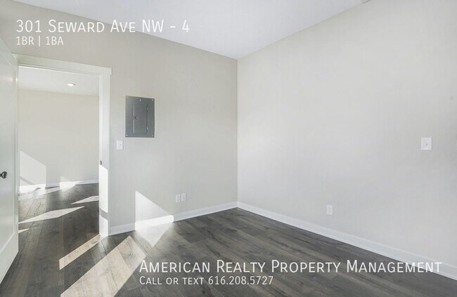 Building Photo - 301 Seward Ave NW