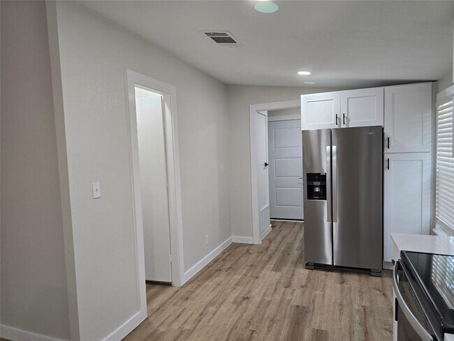 Building Photo - 1304 Eagles Way