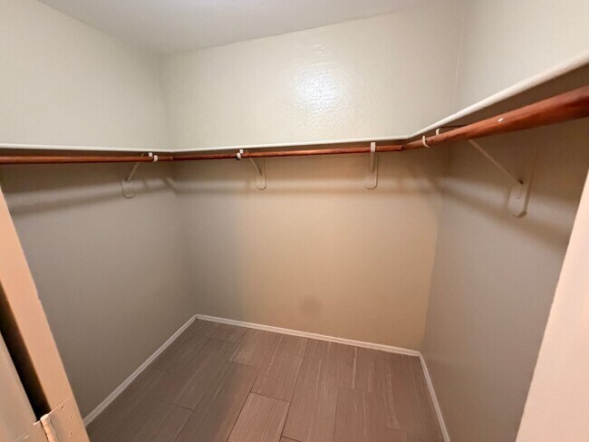 Building Photo - Updated 4x2 Buckeye Home *NO* Carpet & Downstairs Primary Bed!