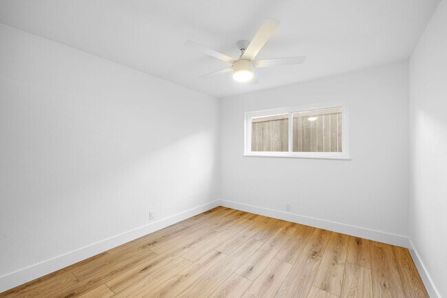 Building Photo - 213 Avenida Lobeiro