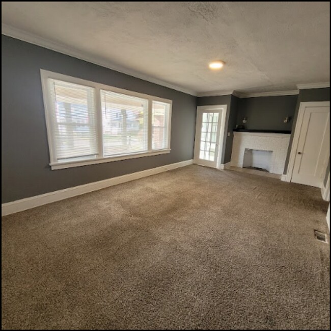 Building Photo - Single Family Home 4  beds 1.5 bath FOR RENT!