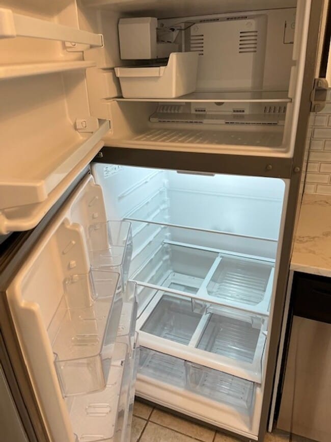 Building Photo - 2 Bedroom 1 Bath Upstairs Condo with MANY upgrades in Hunters Chase