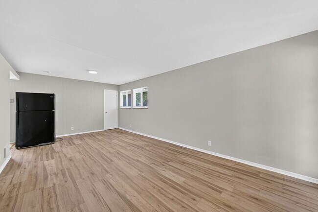 Building Photo - 10772 Spring Garden Dr