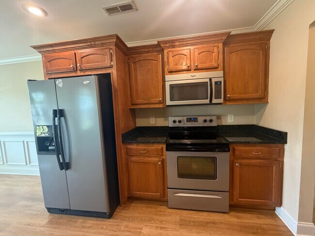 Building Photo - 2850 Foxcroft Cir