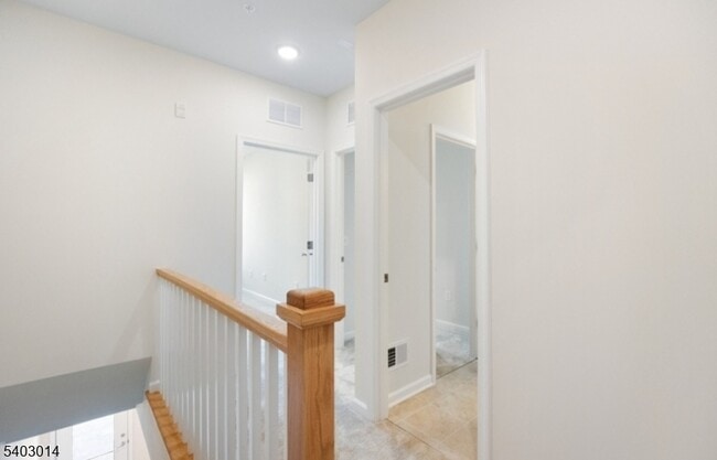 Building Photo - 5 Sadie Cir