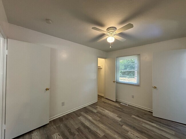 Building Photo - 1829 Inverness Dr