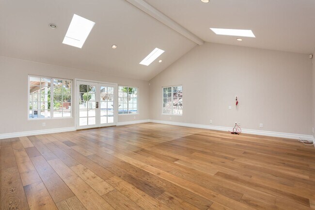 Building Photo - Spacious Entertainers Retreat in San Carlos!
