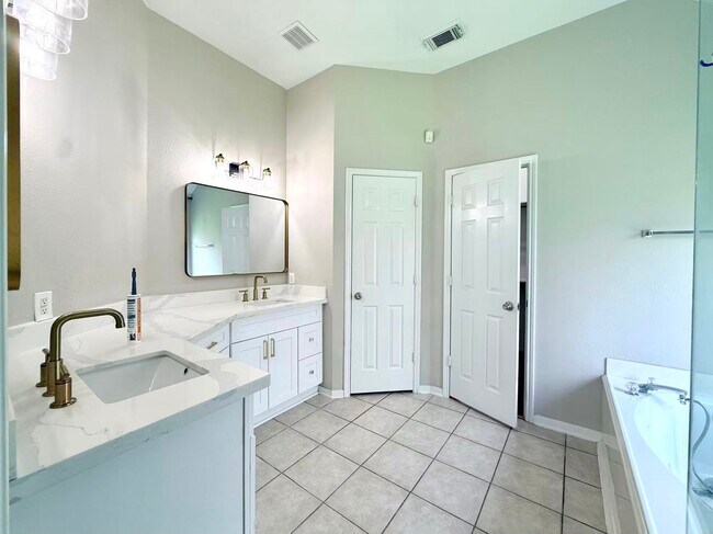 Building Photo - 9006 Sundown Dr