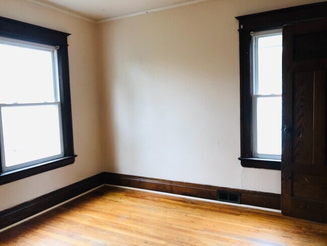 Building Photo - 943-945-945 Dewey Ave