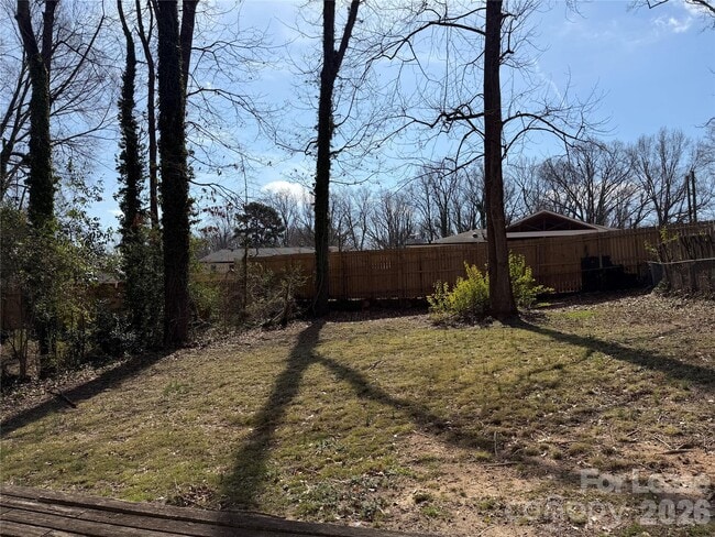 Building Photo - 603 E 8th Ave