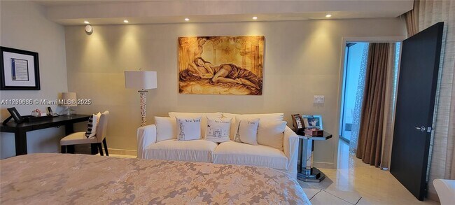 Building Photo - 1331 Brickell Bay Dr