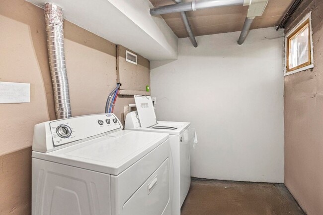 Building Photo - 611 S 14th St