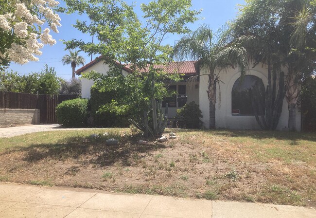 Building Photo - 3389 N Mountain View Ave