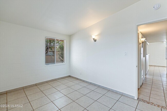 Building Photo - 104 N Douglas Ave