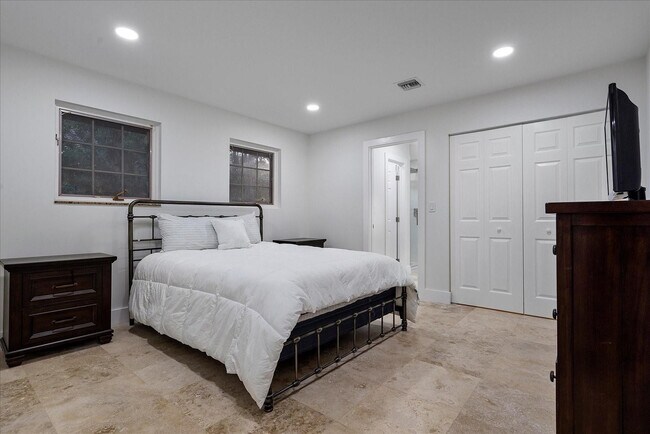 Building Photo - 1421 Ponce de Leon Dr