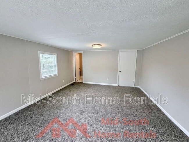 Building Photo - 1603 Delano Ave