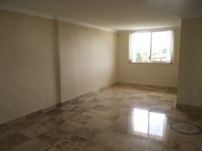 Open space / TV area - 2400 NE 9th St