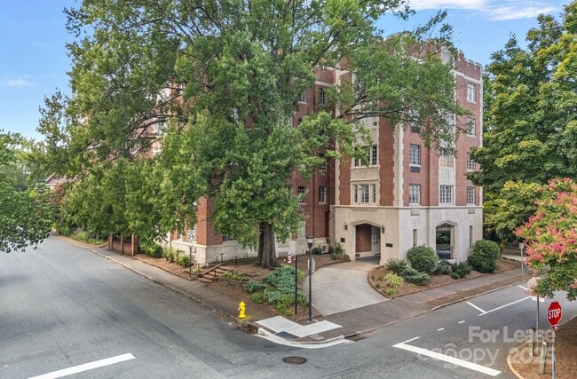 Primary Photo - 301 W 10th St