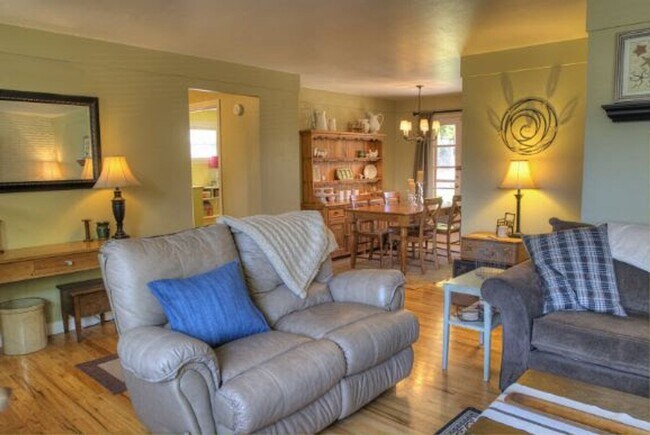 Building Photo - Available June 29th Spacious 3 Bedroom Rancher with Finished Basement & Beautiful Upgrades