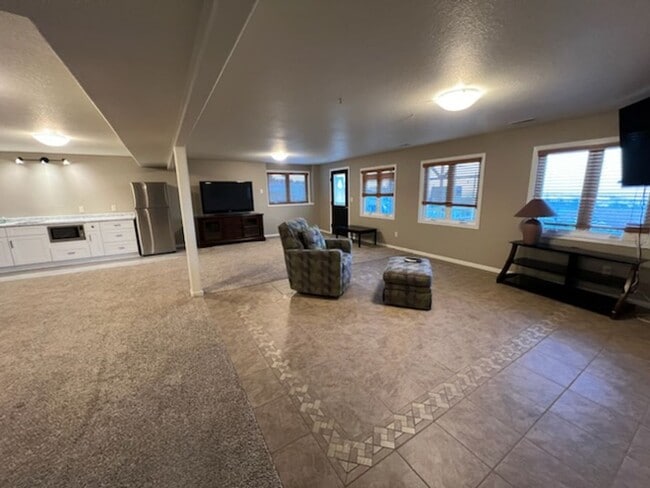 Building Photo - 4 BED | 3 BATH | 3 CAR GARAGE | TERRACITA ...