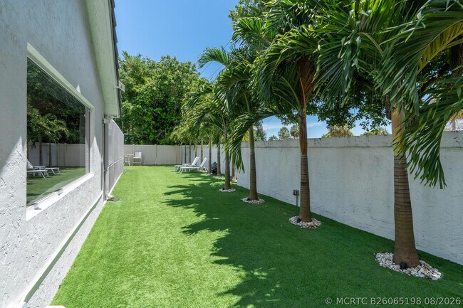 Building Photo - 23246 L'Ermitage Cir