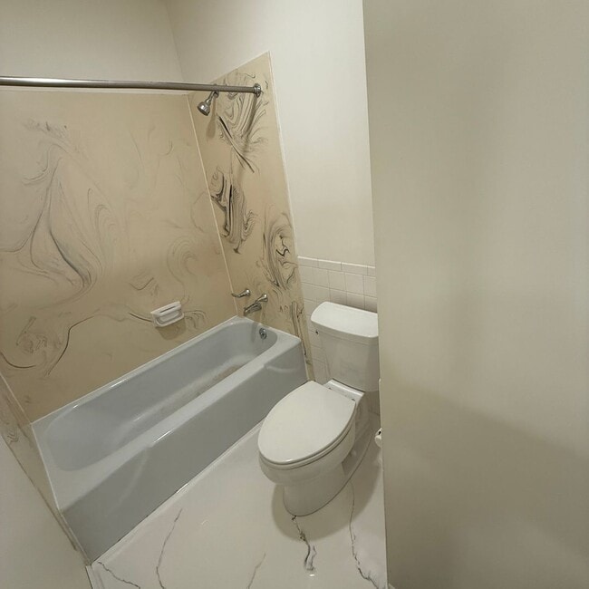 Building Photo - 213-217 N Thompson Rd