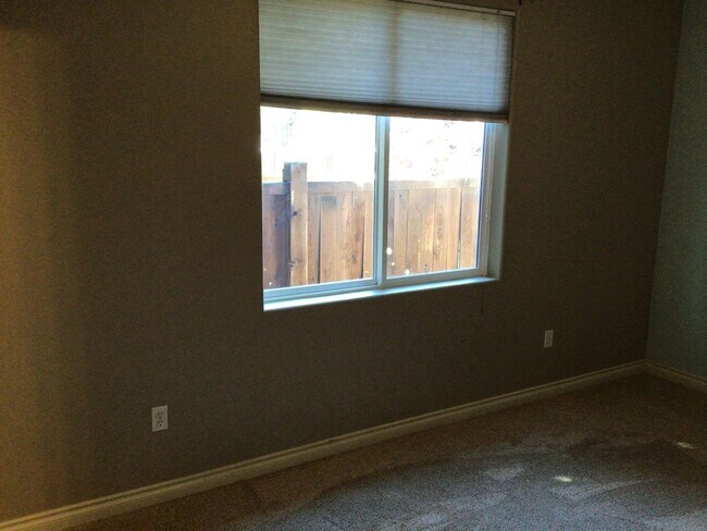 Building Photo - 62593 Hawkview Road