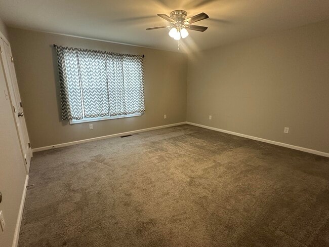 Building Photo - 2040 Dolly Dr