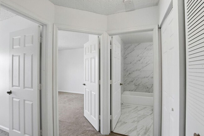 Building Photo - 3300 Jaywood Terrace